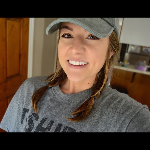 Meet your Posher ❤️ - Picture 3 of 8